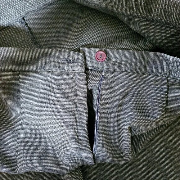 Alyn Paige Two-Piece Subdued Navy Blue Suit - 9/10 - Picture 8 of 10